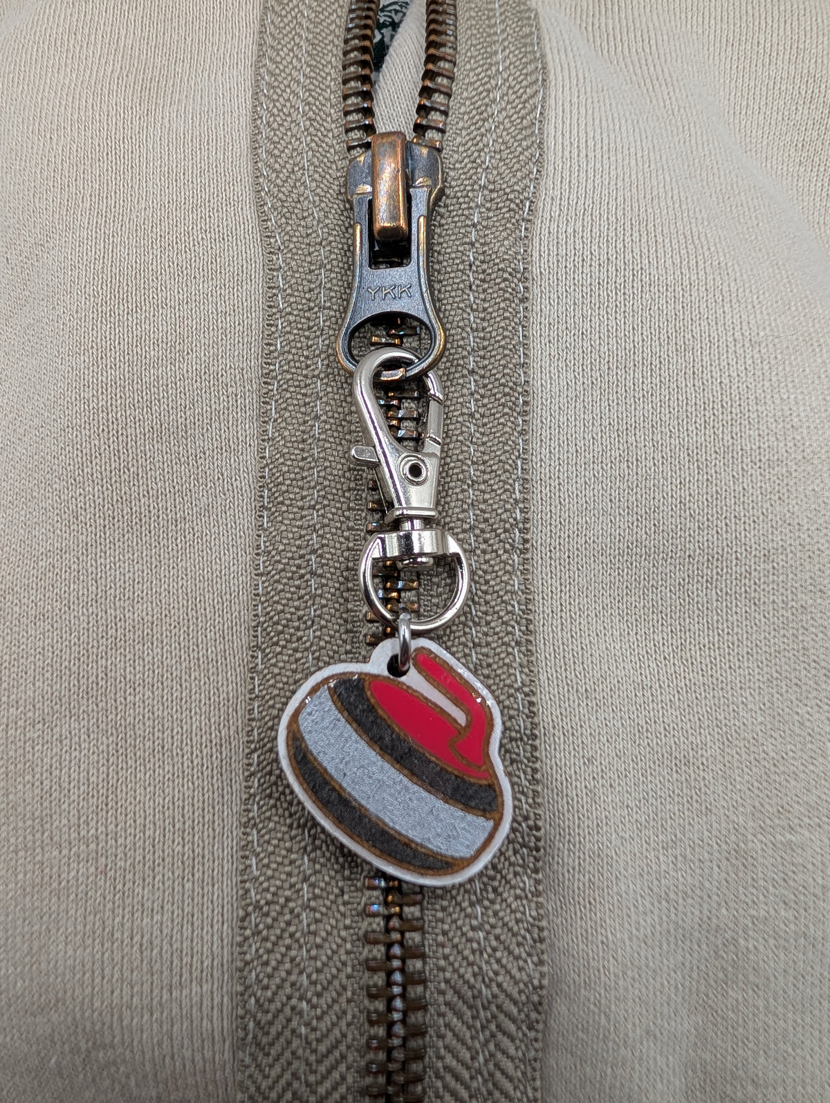 Curling Stone Zipper Pull
