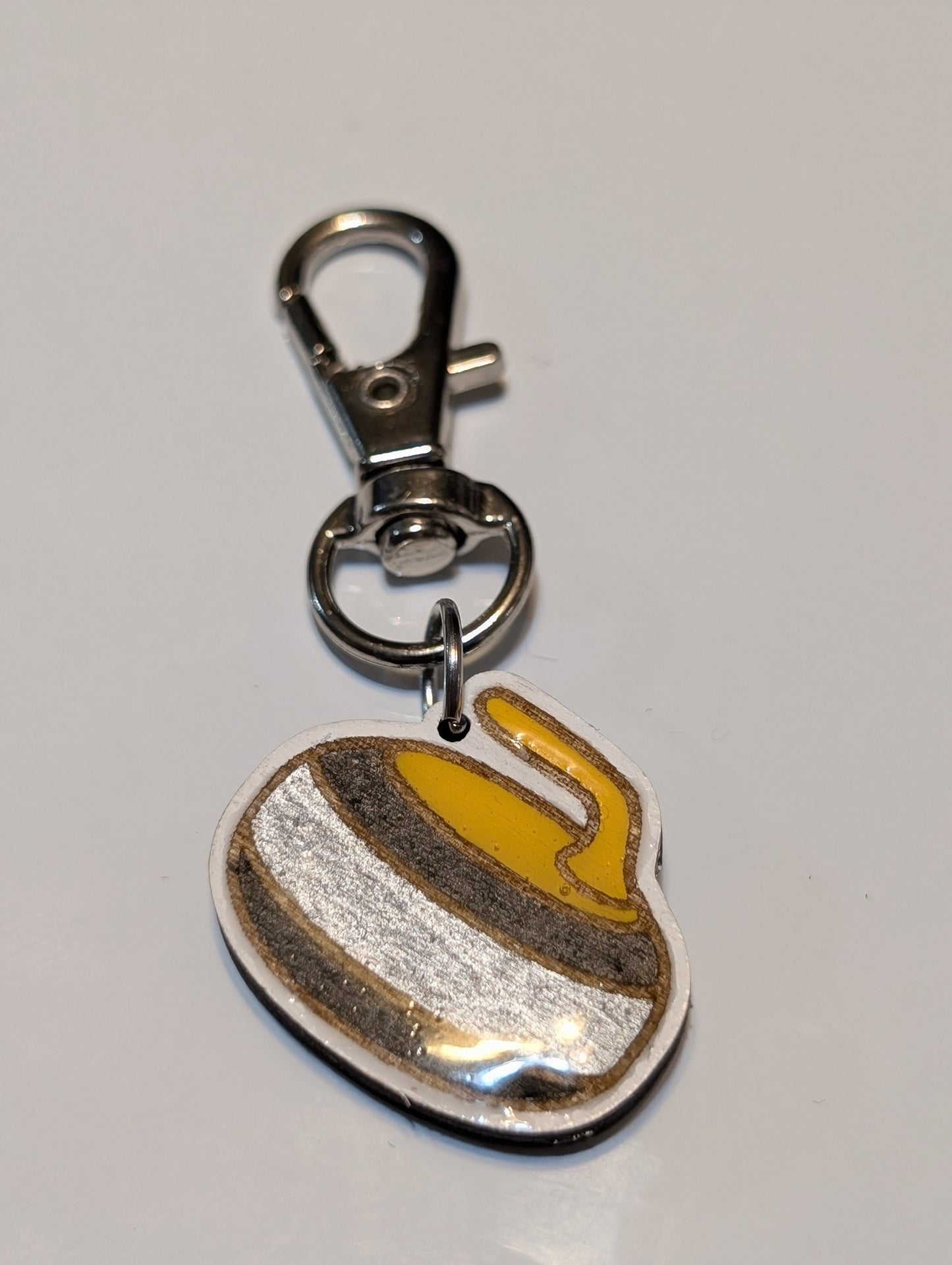 Curling Stone Zipper Pull