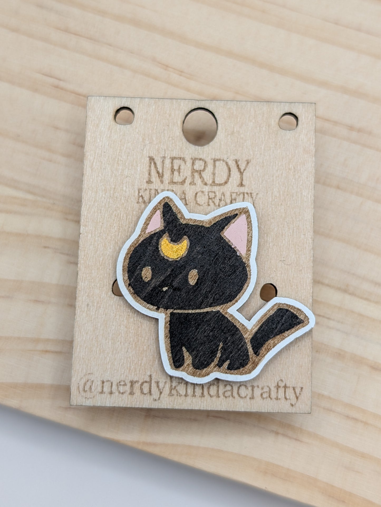 Luna Pin